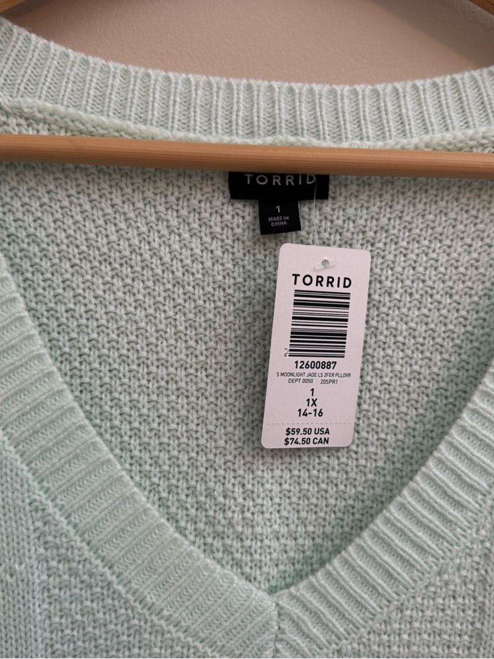 TORRID - NWT Mint V-Neck Knit Sweater - Size 1 - Picture 2 of 9
